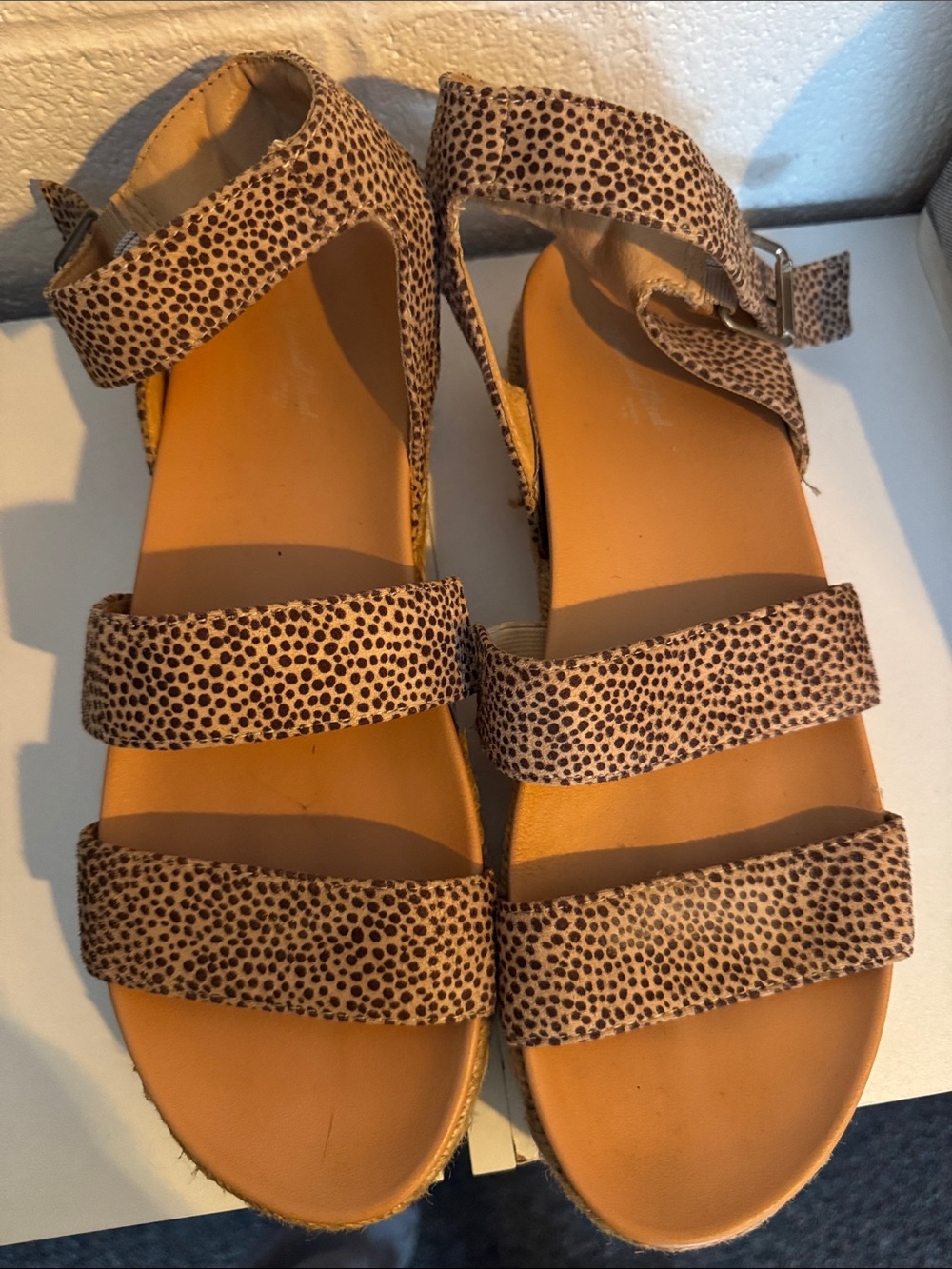 Universal Thread Women’s Triple-Strap Sandals in Brown Speckle